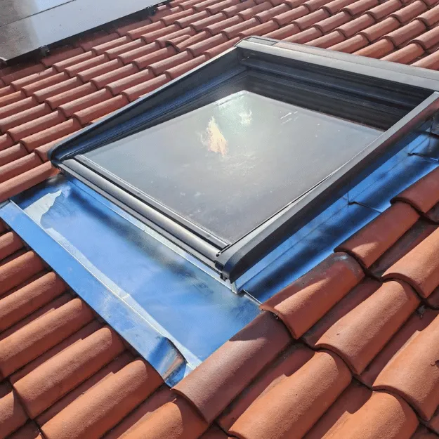 Rénovation complète d'une toiture en tuiles à Collonges-au-Mont-d'Or par Fayard Rénovation